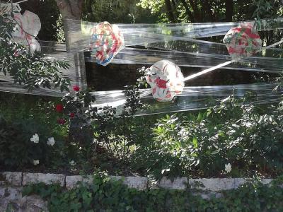 installation in nature with big flowers Plastic100%Art